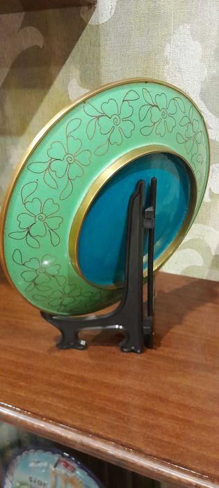 Подставки для декоративных тарелок продам