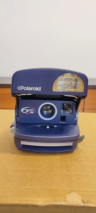 Polaroid 600 – usada, funcional, pega partida