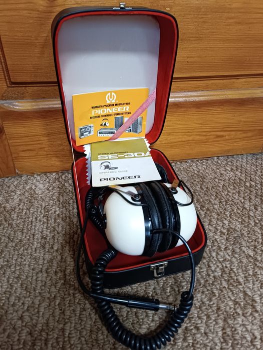 Marantz sr 1000 . Pioneer se 30