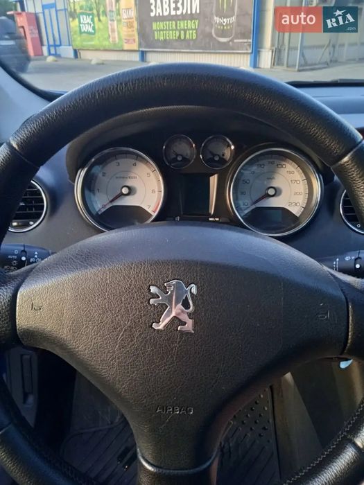 Автомобіль Пежо 308