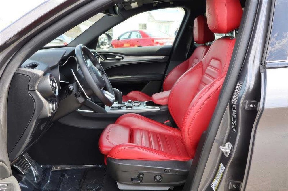 Alfa Romeo Stelvio Veloce      2023