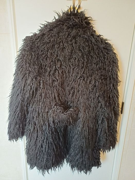 Casaco Comprido Pêlo Preto c Bolsos