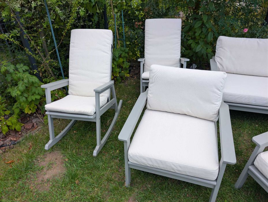 Drewniane meble ogrodowe Ikea z poduszkami