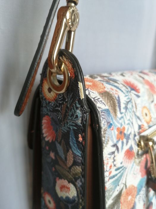 Bolsa tiracolo com estampa de flores Parfois