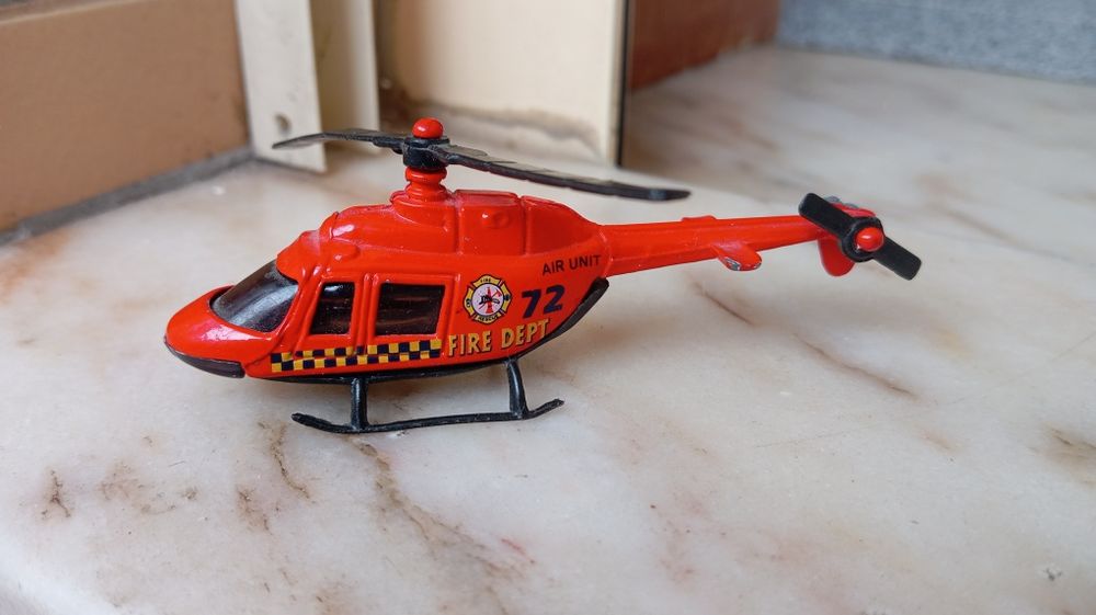 Diversos brinquedos várias coleções