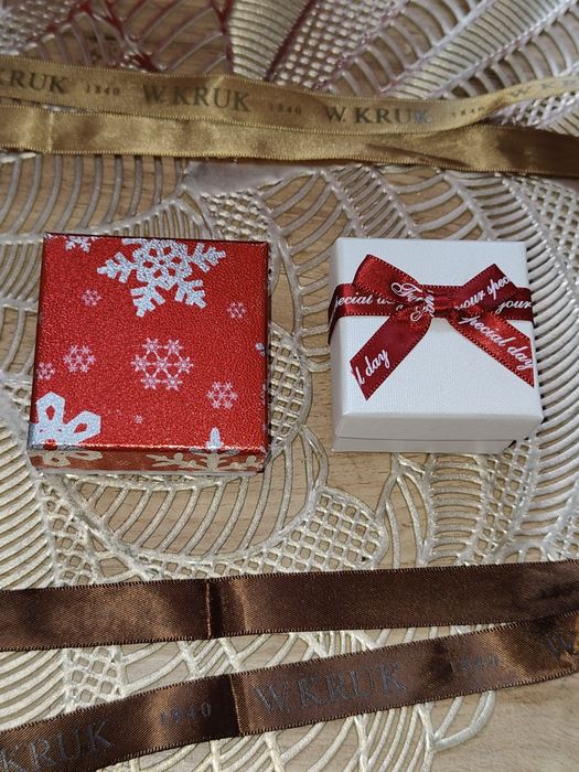 Markowe dwa pudełka prezentowe na biżuterię pierścionek pudełko