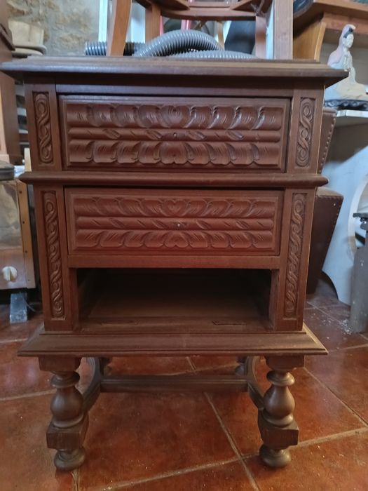 Lote de 17 Mesinhas de cabeceira para restauro.