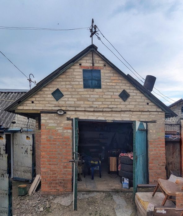 Продам гараж у селищі Буди, Харківської області
