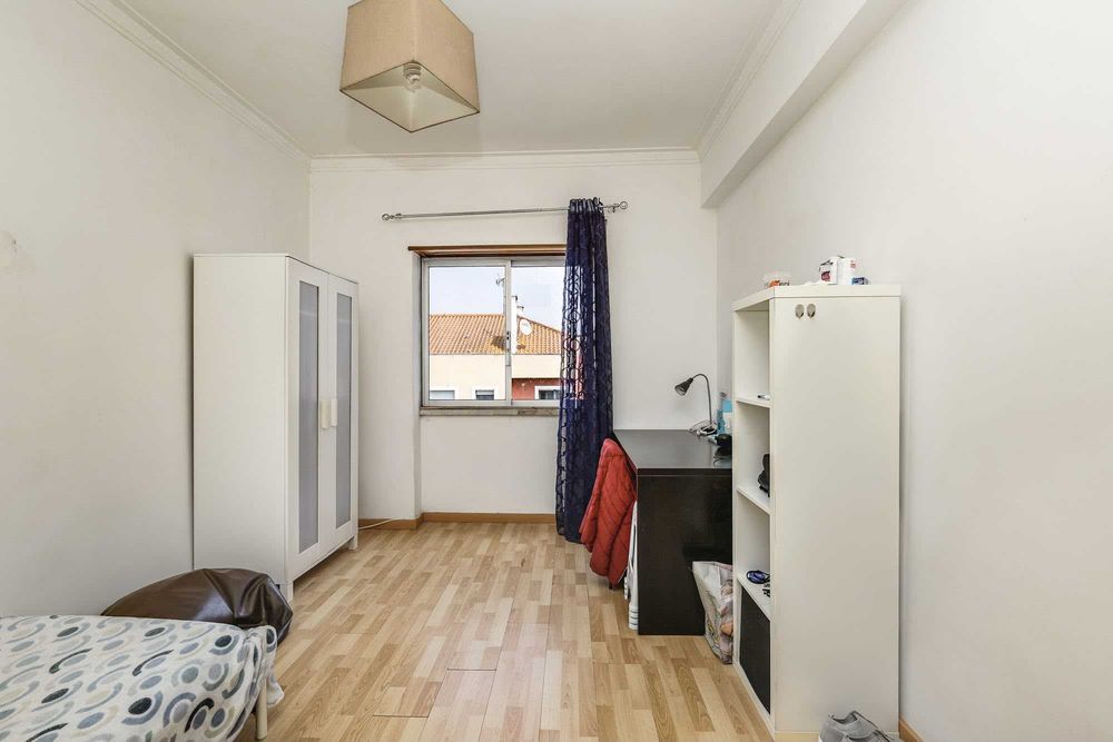 Quartos em T4 mobilado para estudantes | 8 min a pé da NOVA FCT | 2 WC | 105 m²