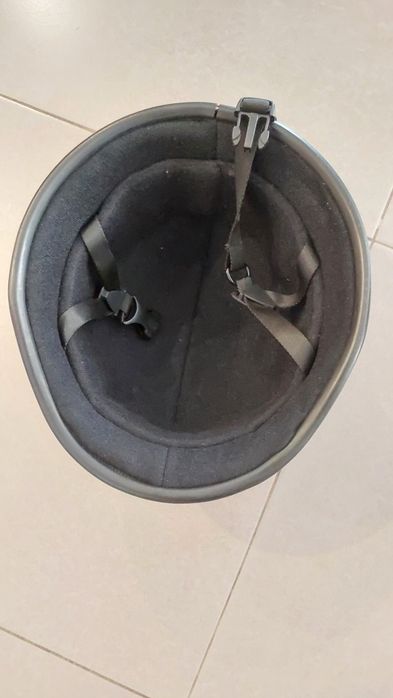 Capacete aberto estilo militar