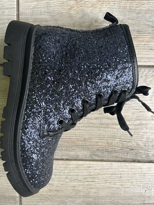 Нові чоботи для дівчинки 33р