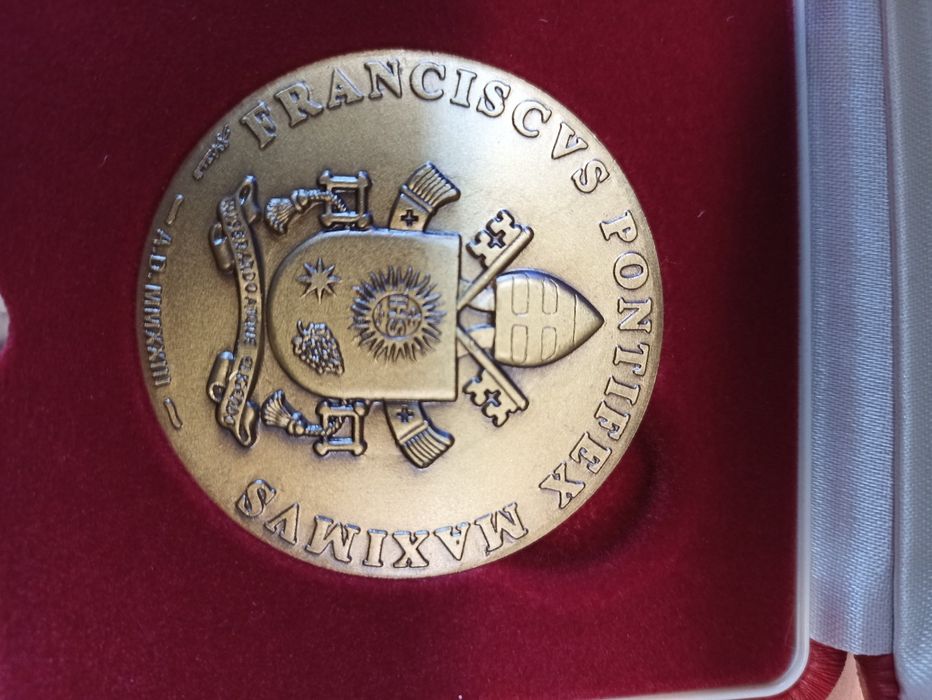 Medalha comemorativa jornadas mundiais da juventude 2023 benzida