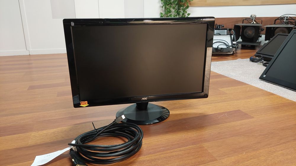 Monitor LCD AOC 24” (2436Vwa) + Rato e Teclado Wirelles