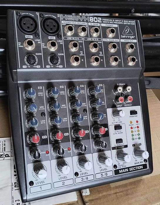 Mackie Thump TH-15A, BEHRINGER XENYX 802, statywy + kable - ZESTAW