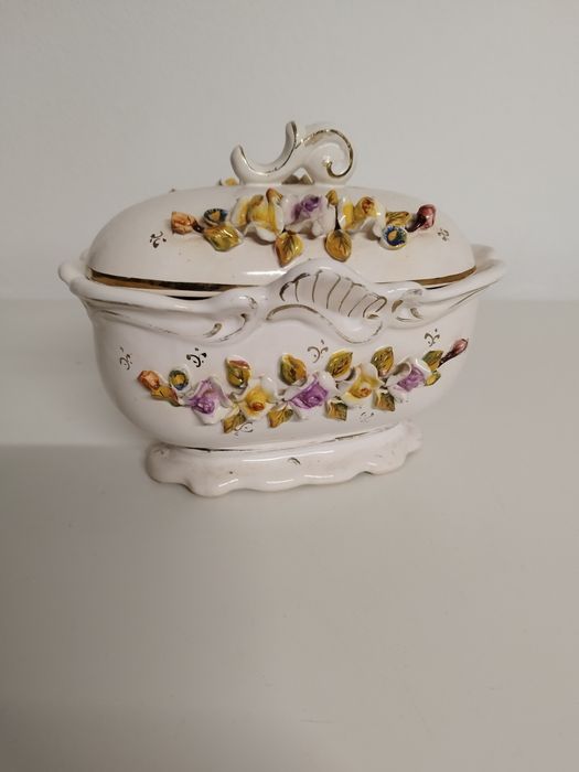 Peça decorativa em loiça