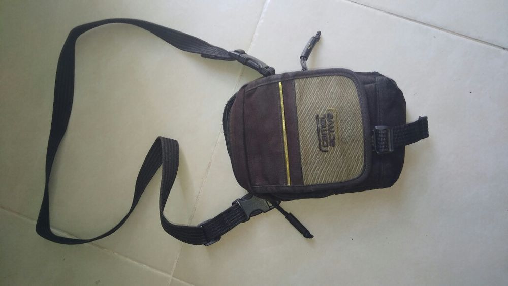 Carteira tira colo Marca " CAMEL"