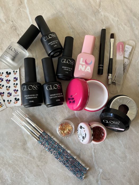 Матеріали для манікюру, лаки, бази, аксесуари