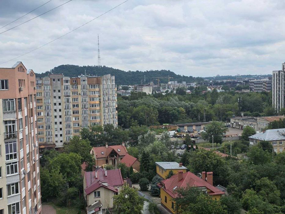 Продаж 4 кімнатної квартири вул Паньківського (район Мазепи )