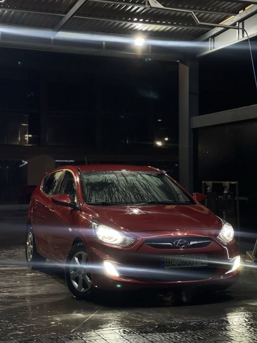 Hyundai accent 2012 року