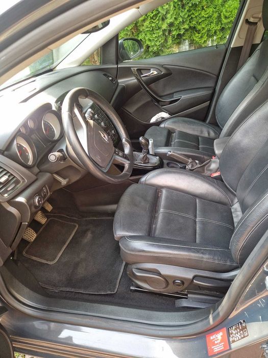 Opel Astra J 1,6 136 KM