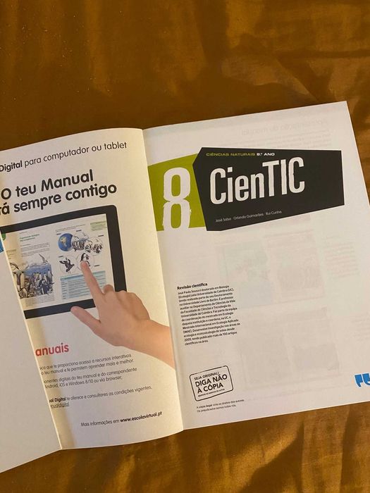 Livro escolar de Ciências, 8º ano Cientic
