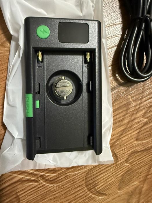 Адаптер батарей серии NP-F.