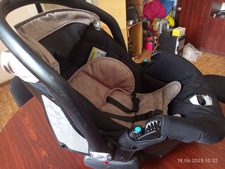 Дитяче автокрісло