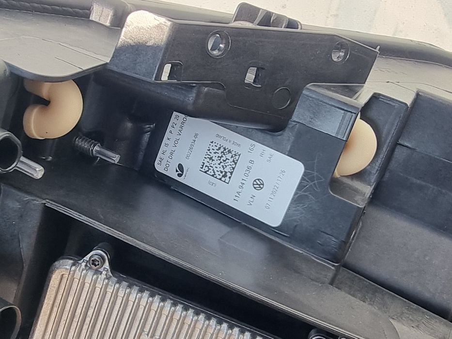 Фары передние id4 usa права ліва фара ід4 америка сша фари передні led