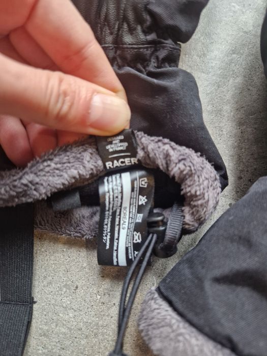 Czarne rękawiczki narciarskie