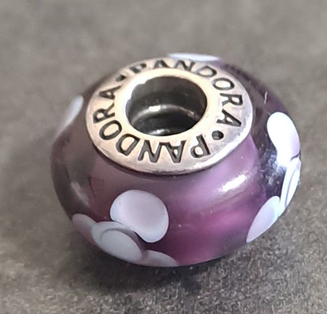 Conta Pandora em Murano Lilás e Prata 925, NOVA
Perfeita para adicion