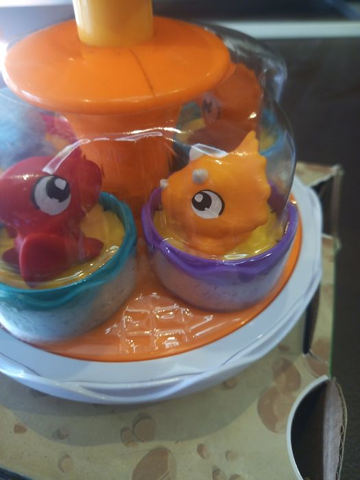 Gra TOMY Spin & Hatch Dino Eggs