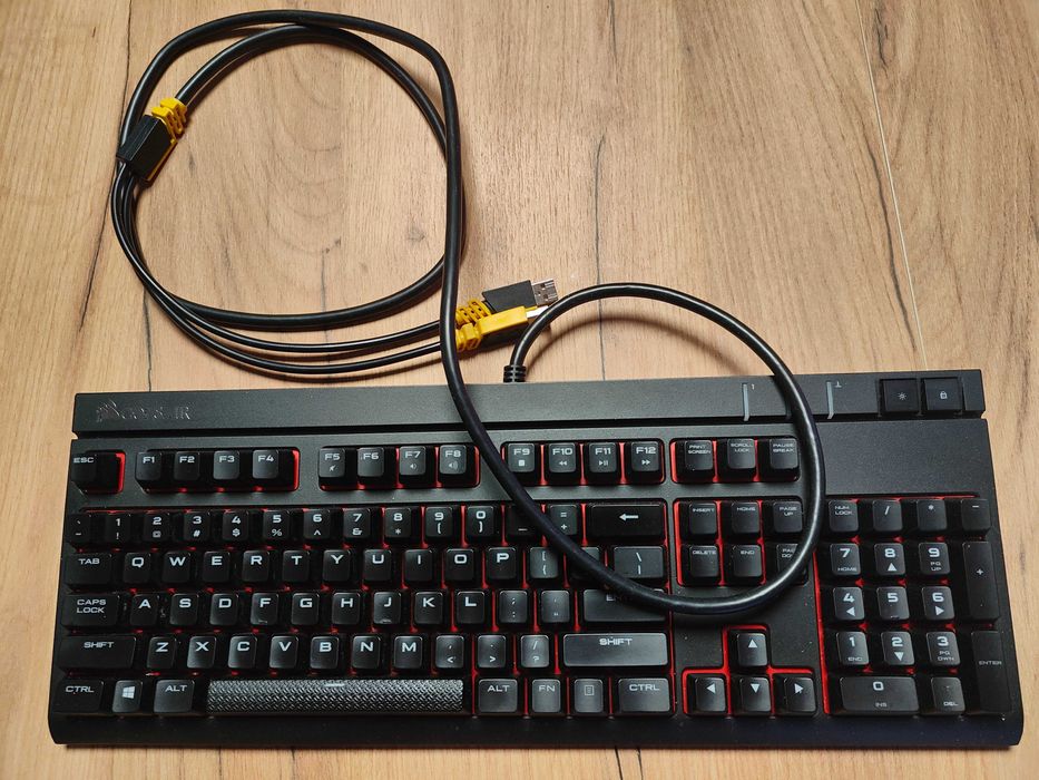 Klawiatura Corsair STRAFE (Cherry MX Red, Red LED)