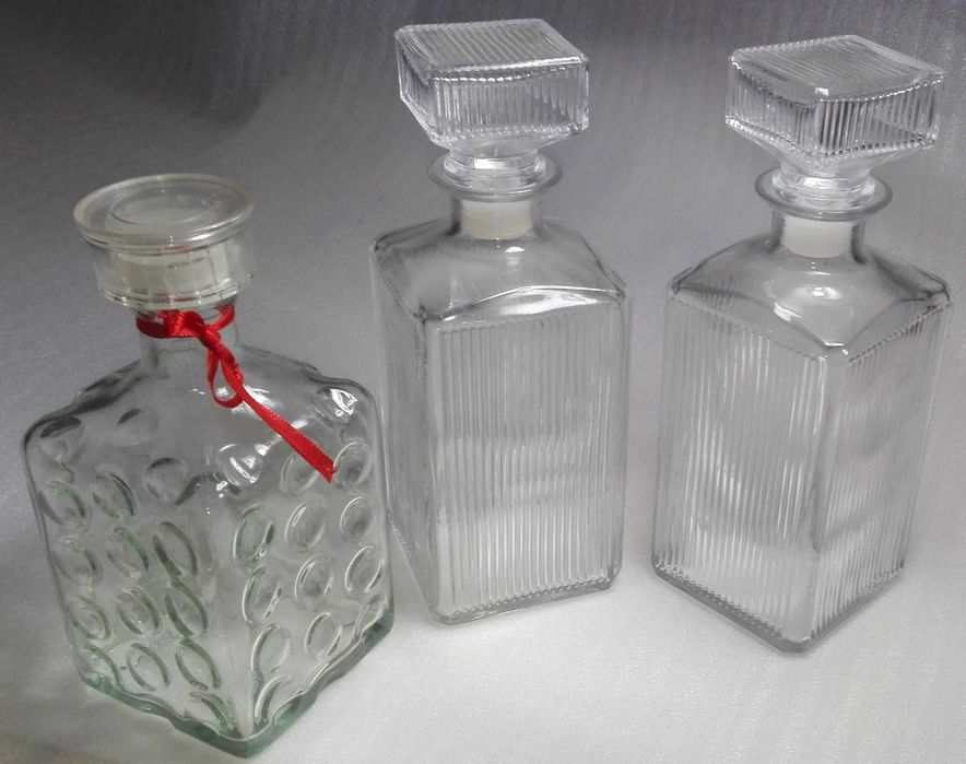 Garrafas quadradas de vidro