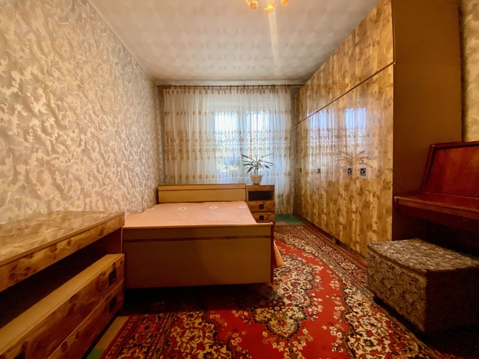 Сдам комнату в 3-х комн. кв.для 1 девушке Солнечный ул М. Малиновского