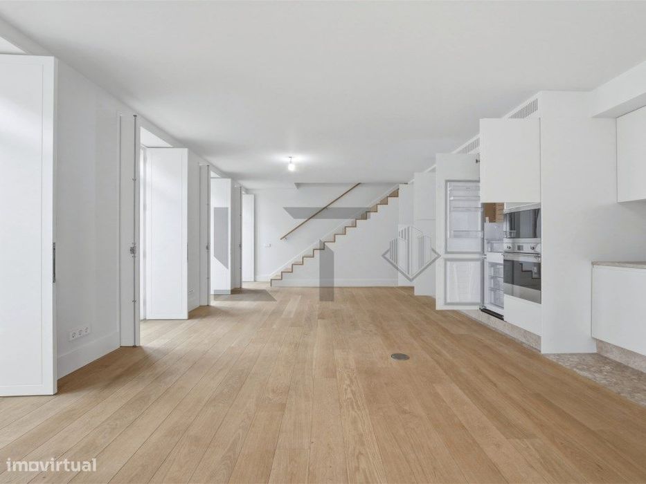 Apartamento T2 com Garagem para Venda junto à Av. da Liberdade, Lisboa