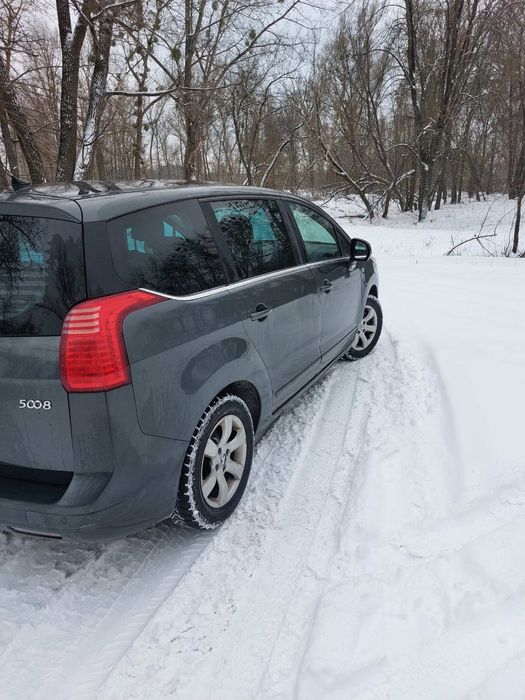 Продам Пежо 5008