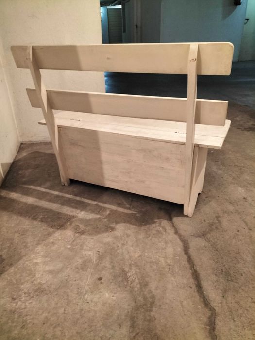 Banco de quarto com arrumação