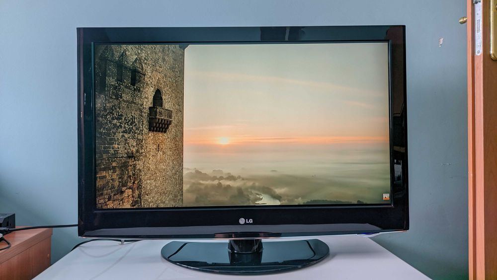 Telewizor LG - 37 cali / LCD /Full HD 1920x1080