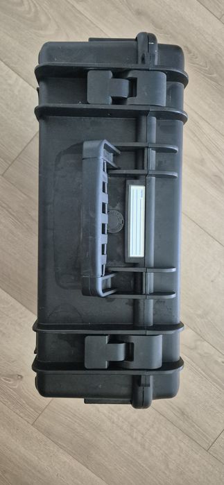kufer, locker, skrzynka hermetyczna.