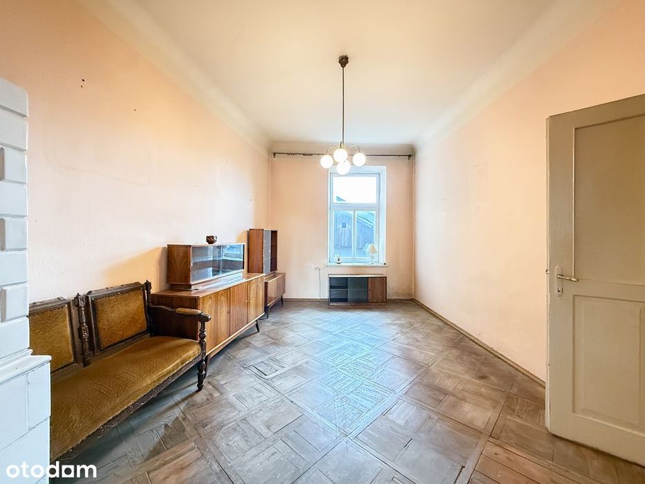 Mieszkanie do remontu w kamienicy w centrum, Radom
