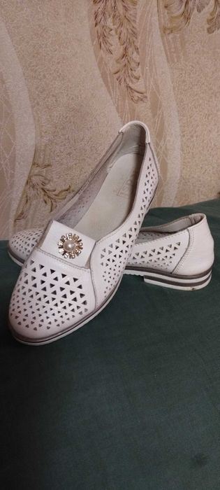 Продам туфли летние,женские.Р.37 Натуральная кожа.Цвет белый.