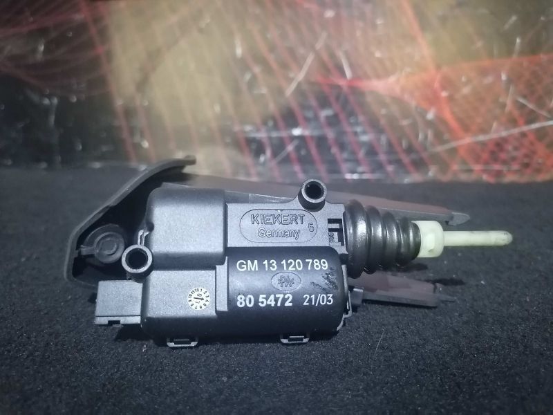 Fecho Da Tampa Do Combustivel Opel Zafira A Veículo Multiuso (T98)