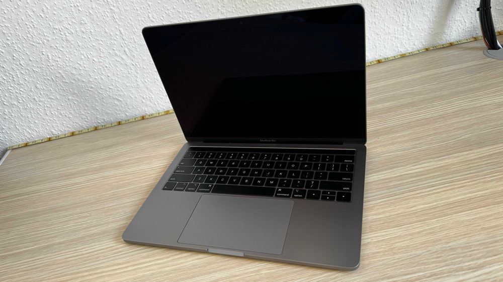 Macbook Pro Model A1989 z 2019 roku Touchbar I7 16GB