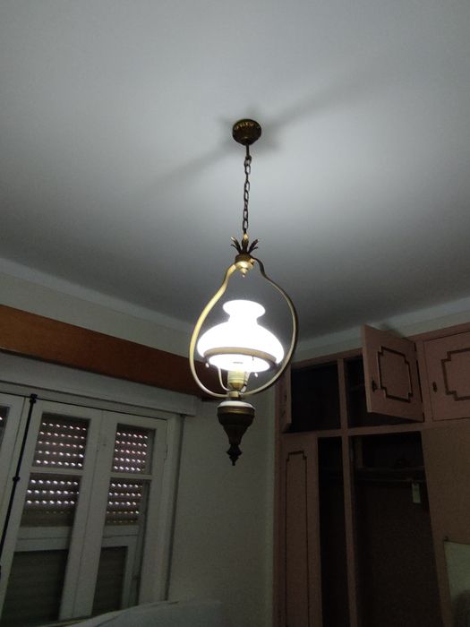 Luz de parede e teto e luminária.