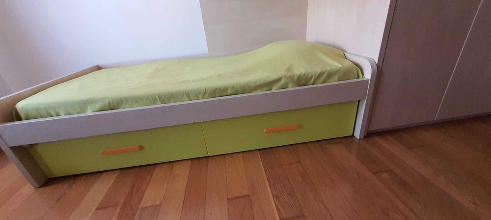 Beliche para crianças com armário e gaveta – ótimo estado