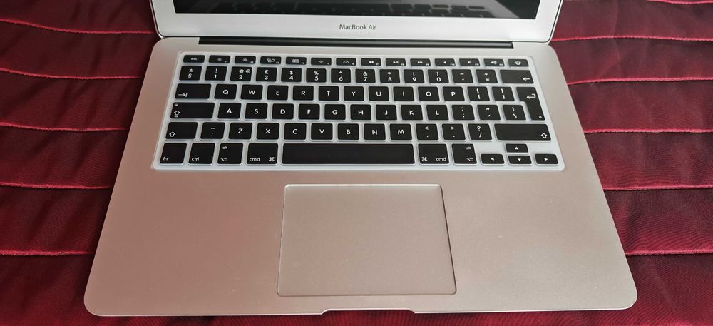 MacBook Air 13” | 128 GB SSD Rápido | Portátil Leve e Fiável