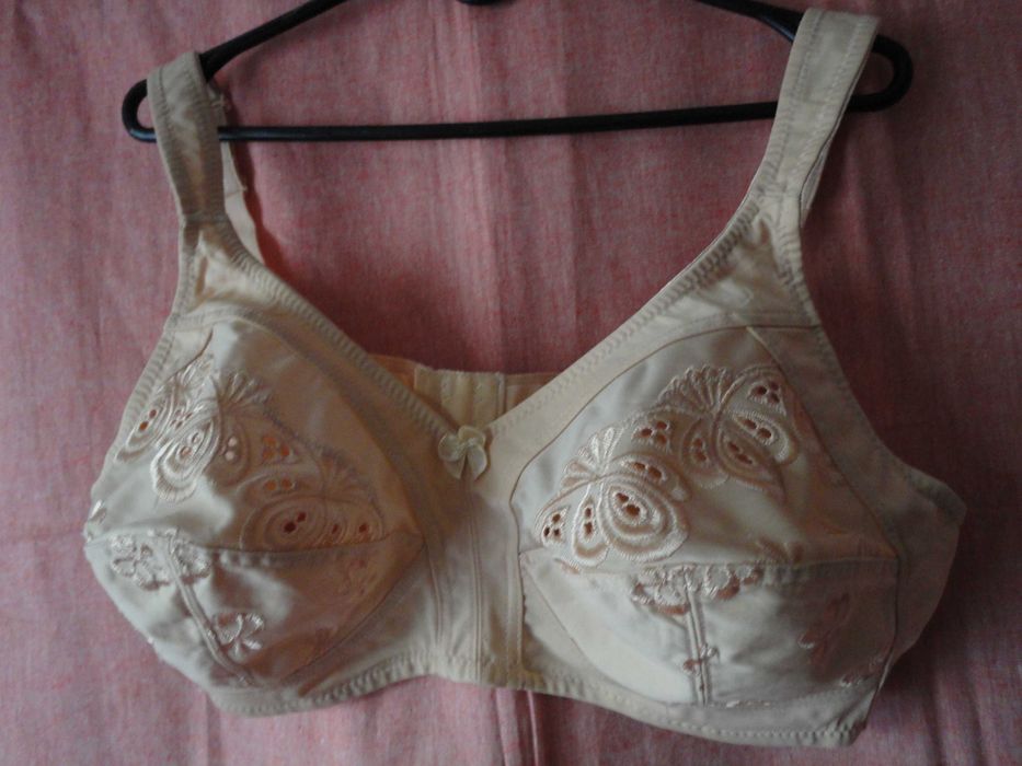 Бюстгальтер лифчик бежевого цвета, размер 40DD