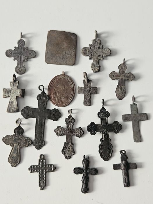 Крестики  разных периодов.