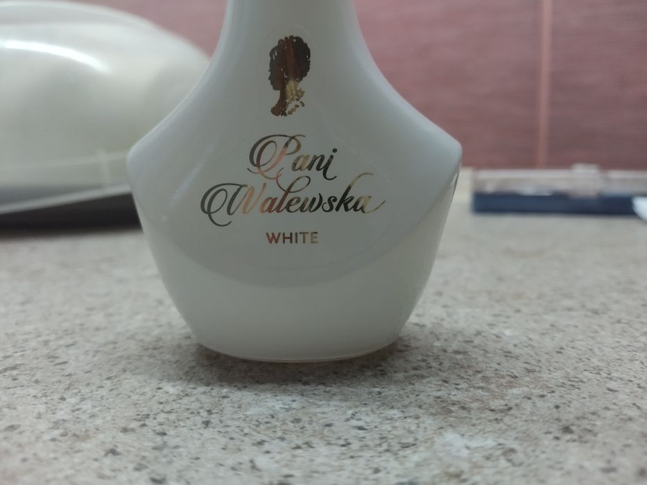 Духи женские.цены разные.почти все полные