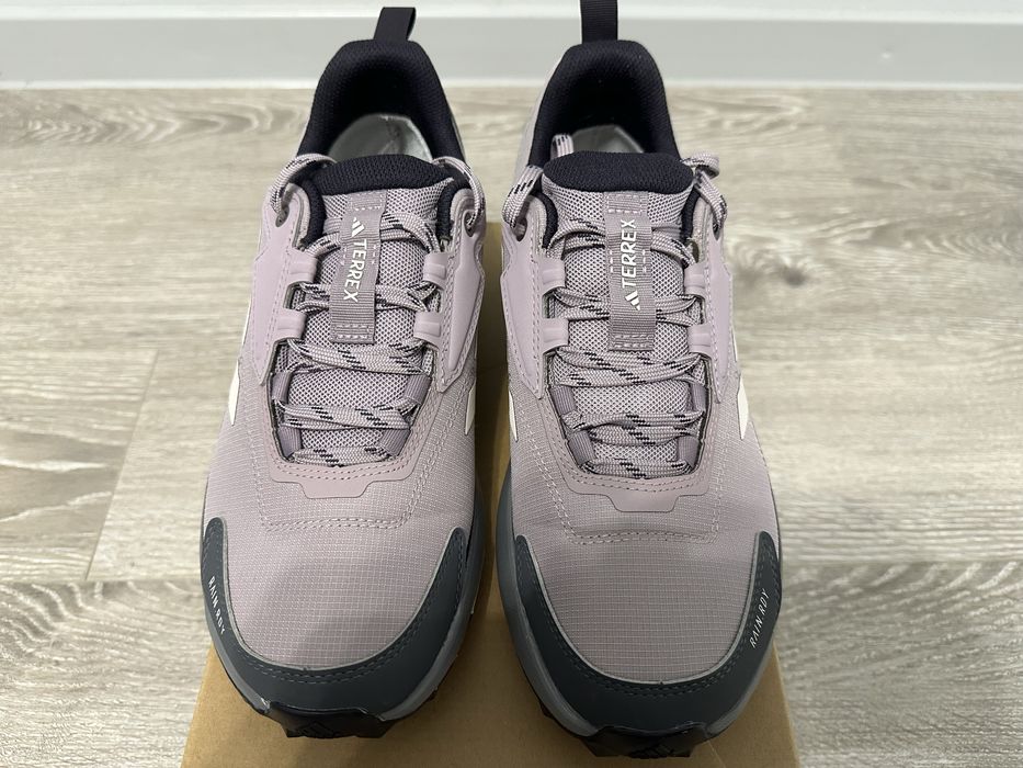 Жіночі кросівкі adidas terrex водовідштовхуючі.